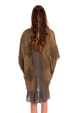 Charger l'image dans la galerie, Model Back: Despi Robe De Plage Lace Kimono Shiny Cactus