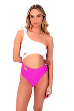 Charger l'image dans la galerie, Model Front: Despi Une Pièce Magnetic Op Goosberry
