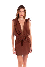 Charger l'image dans la galerie, Model Front: Despi Mini Dress Plunge Dress Shiny-Mocha
