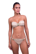 Charger l'image dans la galerie, Model Front: Despi Bas Bottom Glamour Gold Shimmer
