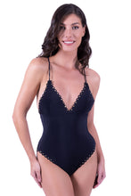 Charger l'image dans la galerie, Model Front: Despi Une Pièce Helen Of Troy Op Reversible Black Almond
