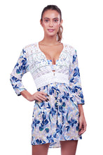 Charger l'image dans la galerie, Model Front: Despi Vêtement De Plage Easy Breezy Fleurs
