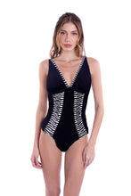 Charger l'image dans la galerie, Model Front: Despi Une Pièce Ripped Haler Op Black-Co
