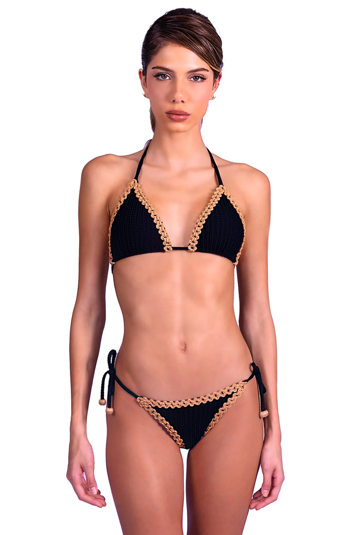 Model Front: Despi Ensemble Bikini Coton Chain Black