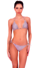 Charger l&#39;image dans la galerie, Model Front: Despi Ensemble Bikini Tiny Rings Native
