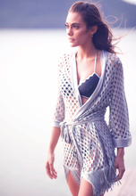 Charger l&#39;image dans la galerie, Model Back: Despi Robe De Plage Fringed Kimono Silver Shimmer

