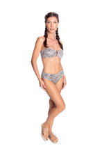 Charger l&#39;image dans la galerie, Model Front: Despi Ensemble Glorious Leopard Bb
