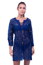 Charger l&#39;image dans la galerie, Model Front: Despi Mini Dress Java Navy
