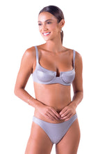 Charger l&#39;image dans la galerie, Model Front: Despi Ensemble Lamour Silver Shimmer
