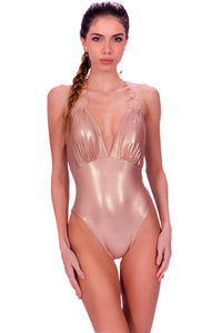 Model Front: Despi Une Pièce Linked Rings Op Gold Metal