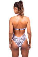 Charger l&#39;image dans la galerie, Model Back: Despi Une Pièce Martinique Yarara
