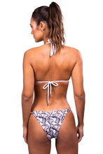 Charger l&#39;image dans la galerie, Model Back: Despi Ensemble Shelly Reversible Yarara
